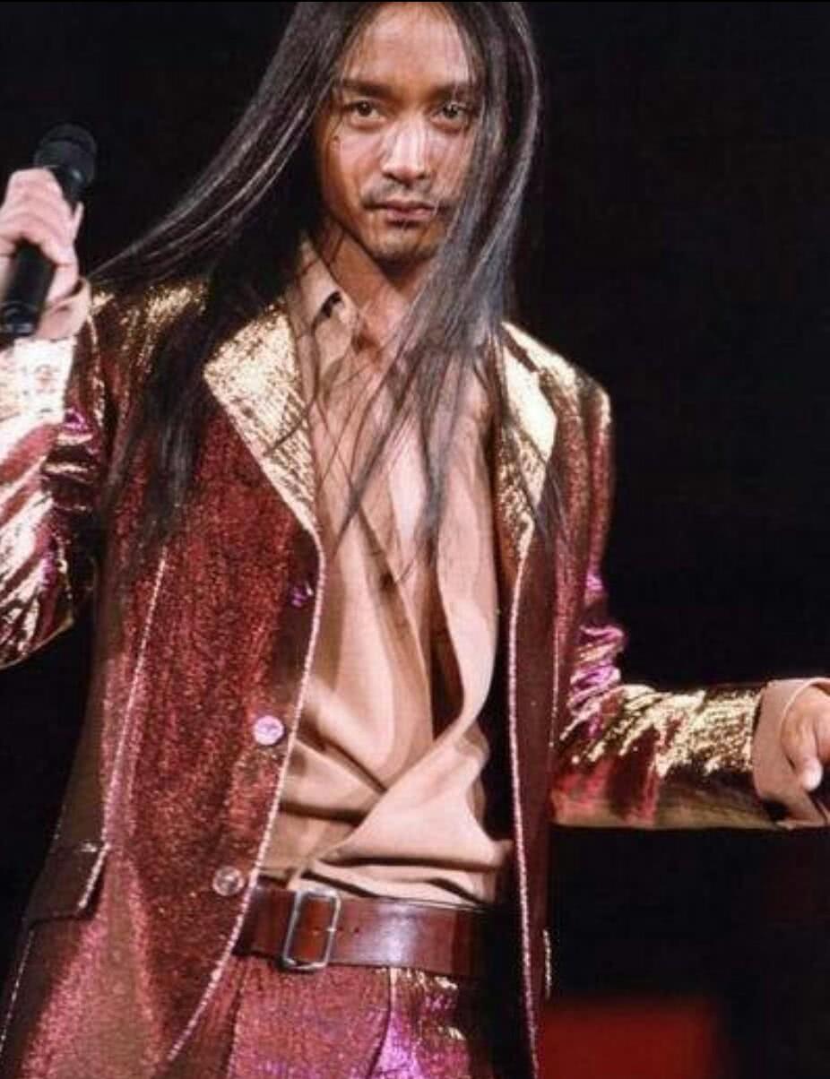 盘点 留过长发的男星 哥哥张国荣长发造型沧桑又帅气
