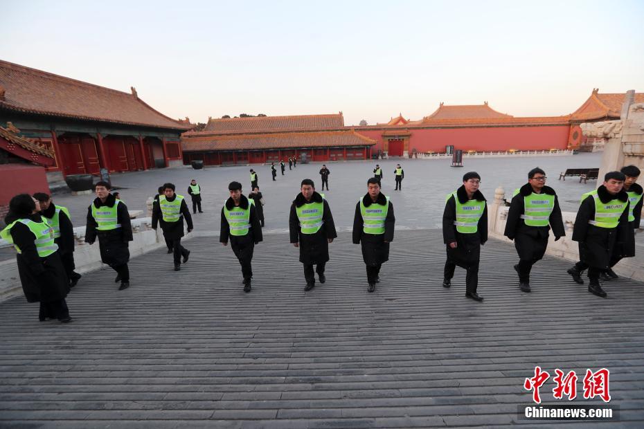 北京故宫进行2017年最后一次开放区域清场封