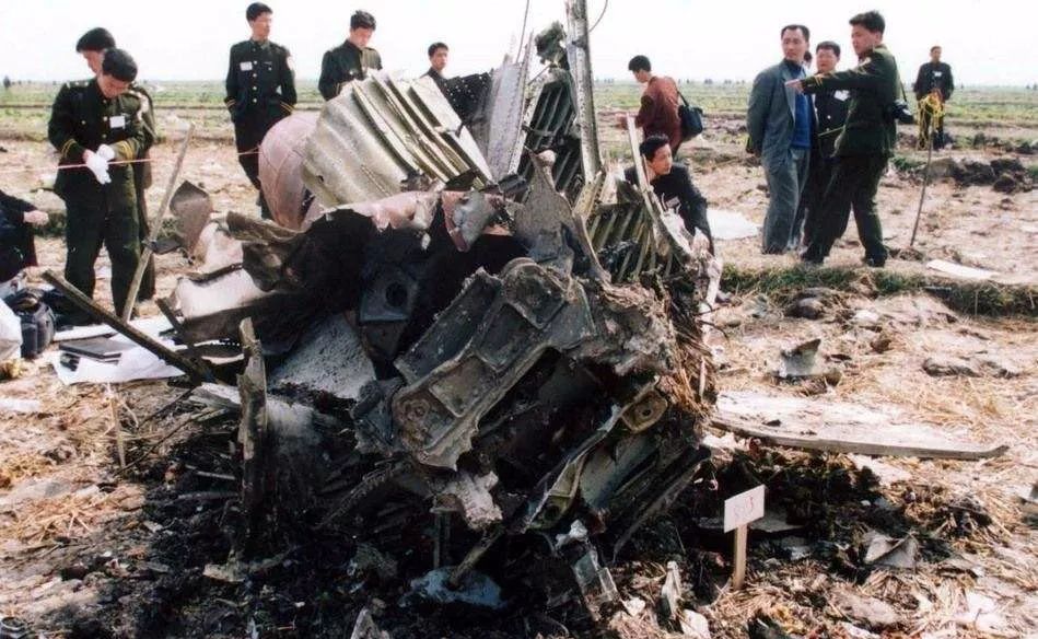 1,1992年11月24日,中国南方航空公司波音737—2523号飞机执行3943航班