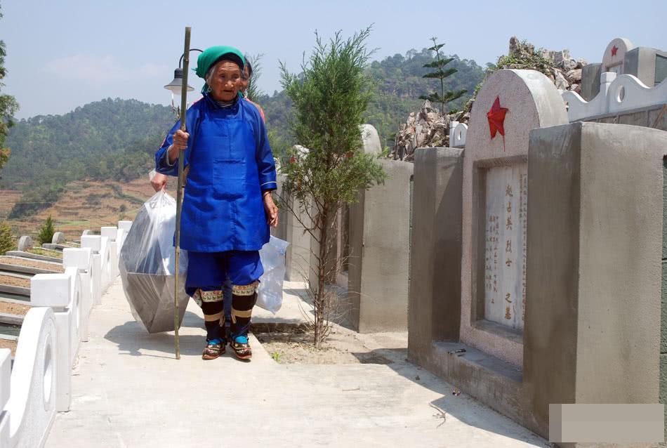 沉痛哀悼:这位感动全中国的烈士母亲 永远离开