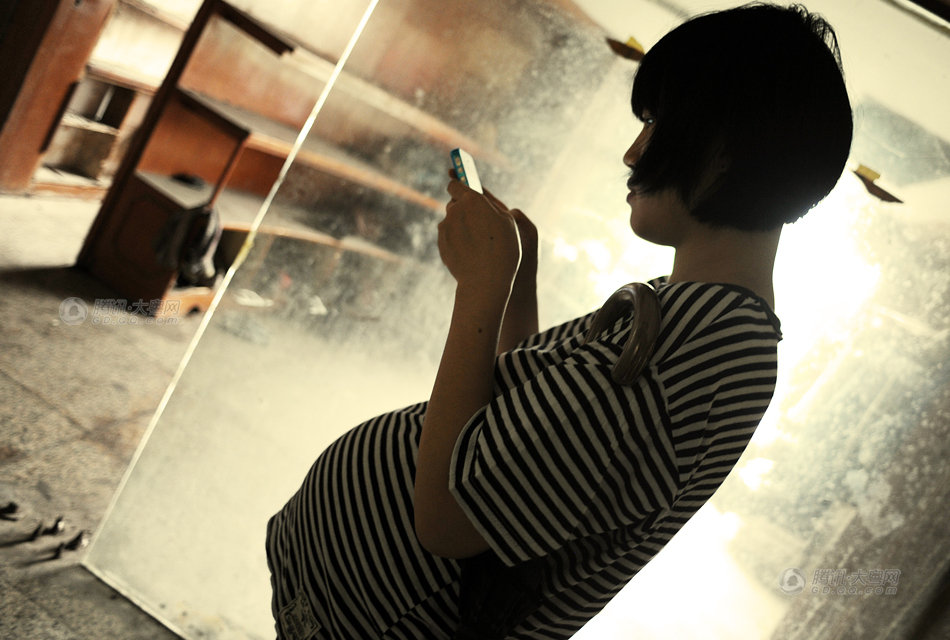 大二女生意外怀孕，婆家让休学生完头胎再生二胎，网友:太任性了