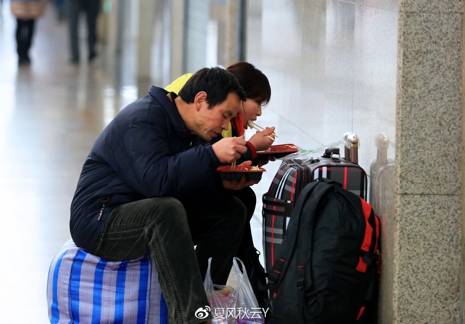 【实拍】北京街头冬日忙碌的小人物:户外工作者的艰辛
