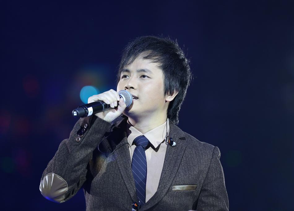 全国4大网络歌手, 郑源当了主席欢子成了老总, 他却骂父亲是种马