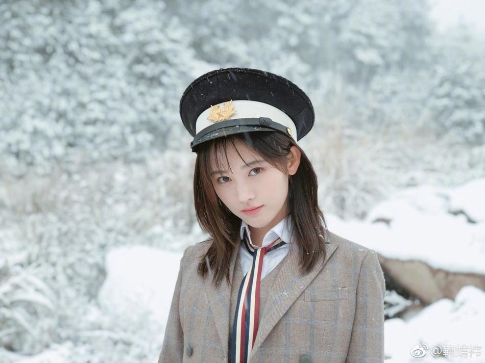 日本人眼中“中国四千年第一美女”最新美照，变身制服少女玩雪！