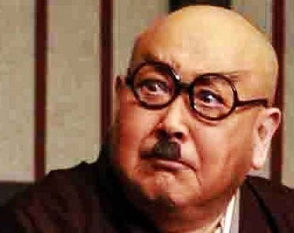 日本鬼子为啥留一撮小胡子?终于明白了!