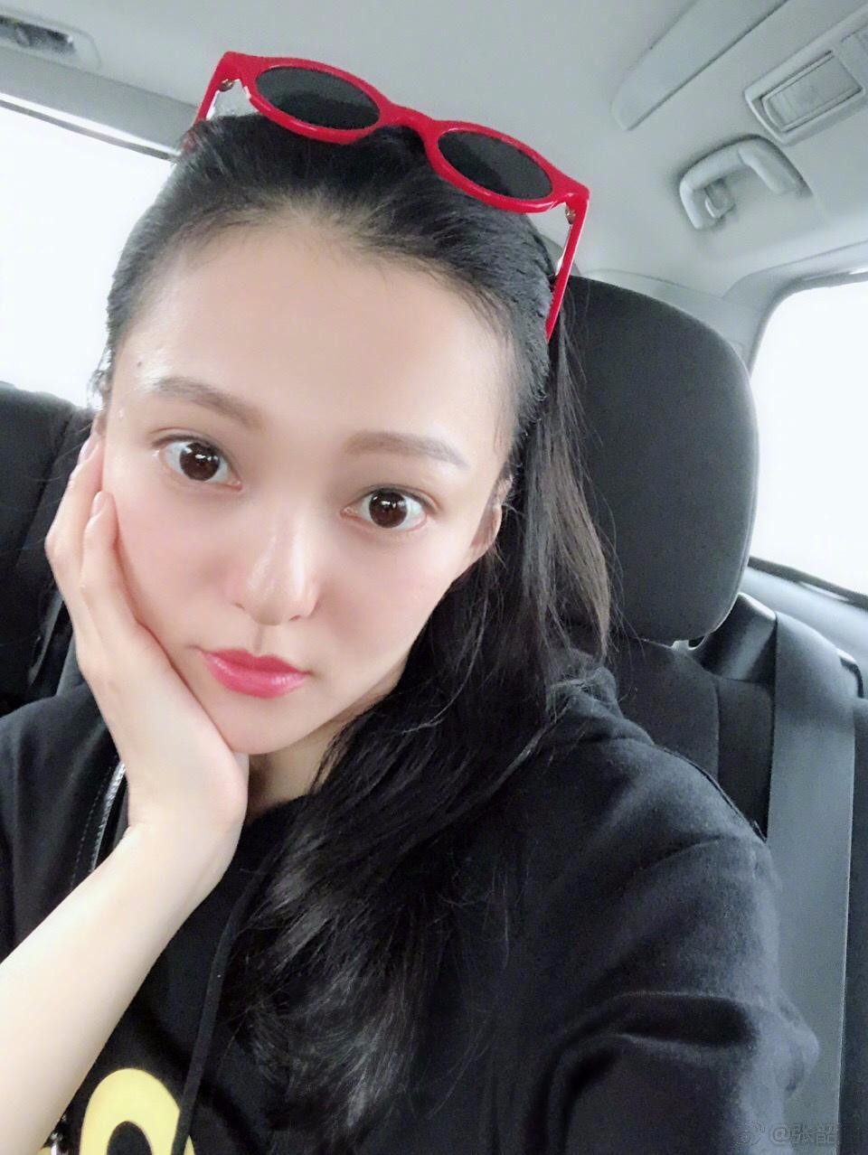 张韶涵素颜照少女感十足,太清纯了