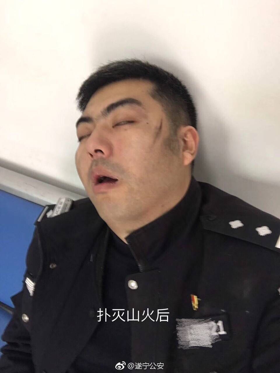 让人心疼的警察蜀黍对比照