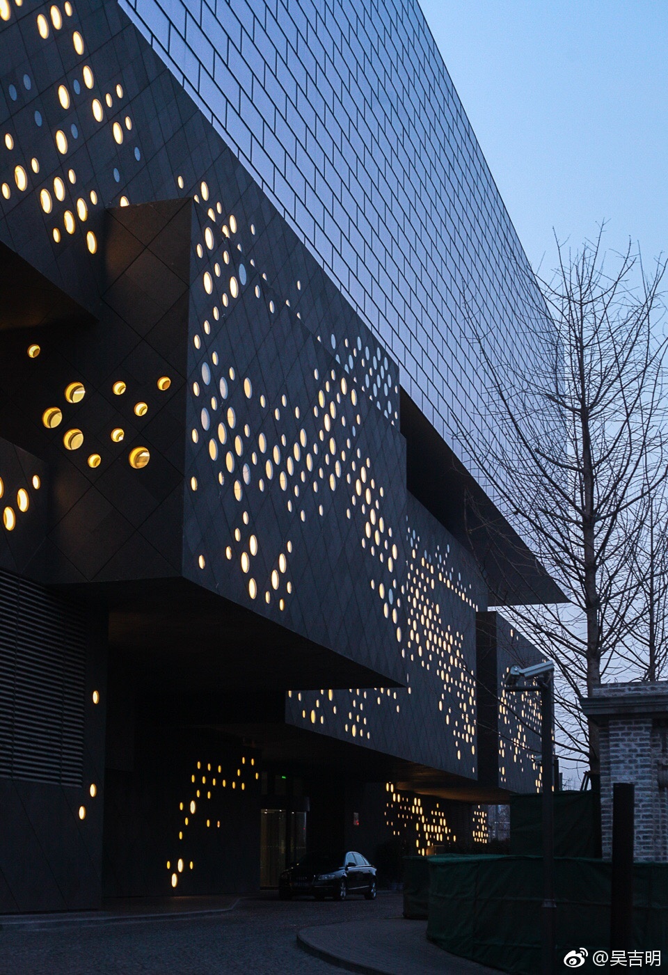 美术馆边上的嘉德艺术中心 舍人\/BIAD 艺术北