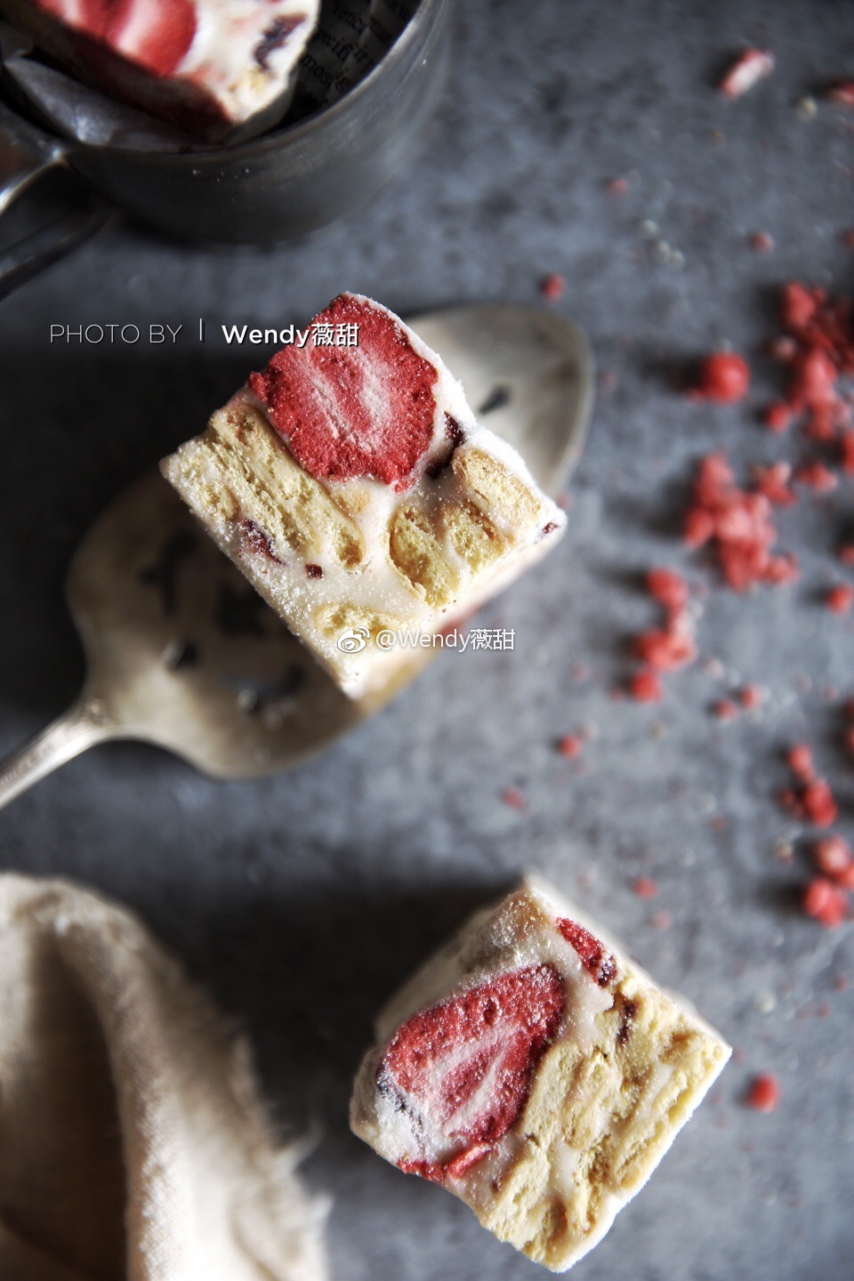 草莓雪花酥做法: 今年的网红甜点非雪花酥莫属,没别的_新浪看点