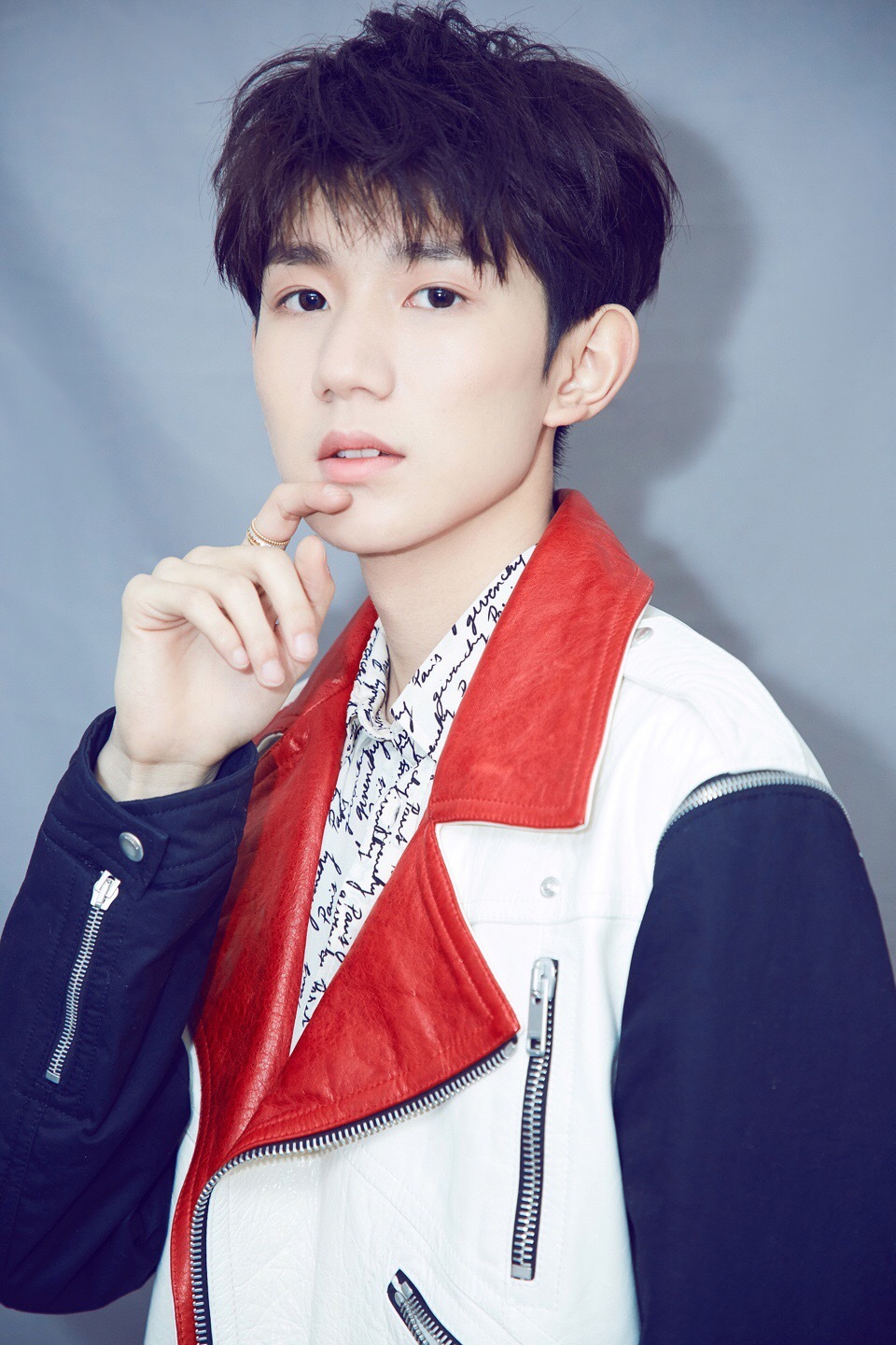 王俊凯王源易烊千玺同登《信中国》,千玺感性口吻读信超具感染力