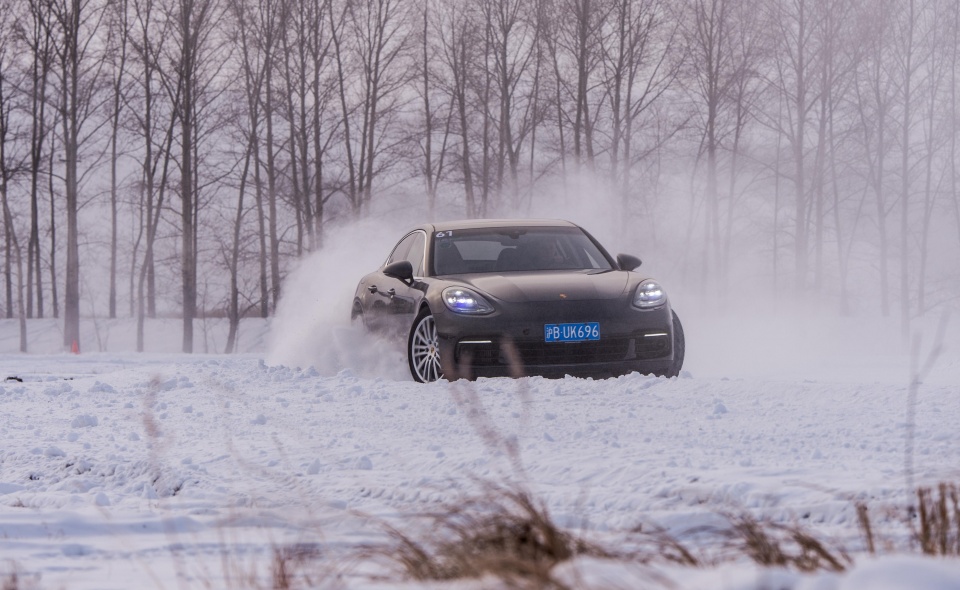 凌风傲雪,享受钟摆 保时捷冰雪试驾体验