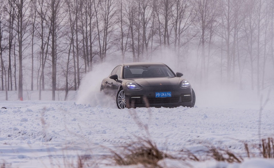 凌风傲雪，享受钟摆 保时捷冰雪试驾体验