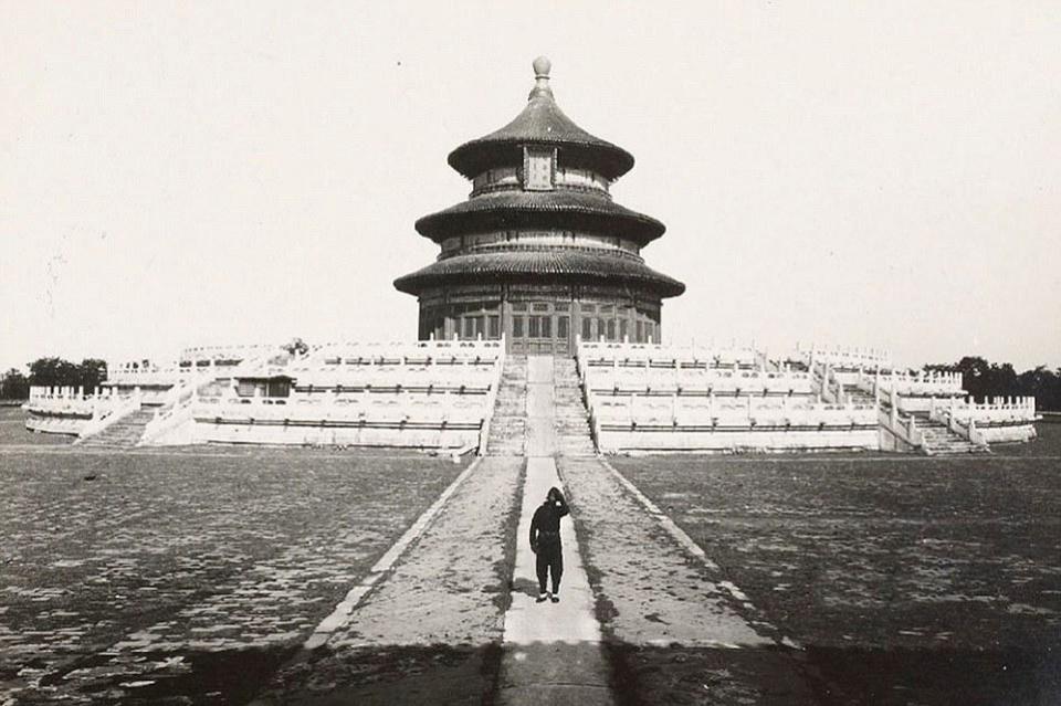 老照片:清末民初北京名胜古迹前的“游客照”
