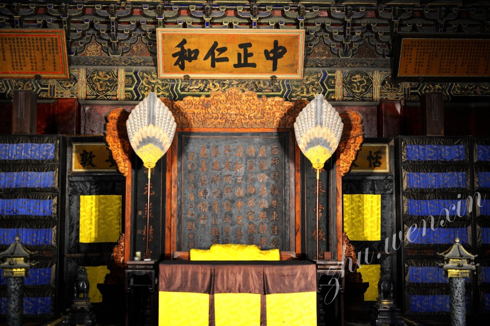 久的汉族   宫殿建筑   ,始建于明代嘉靖年间,位于内廷   乾清宫