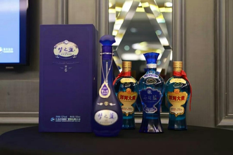 国内高档香烟售价排行榜，九五之尊垫底，第一个想都想不到