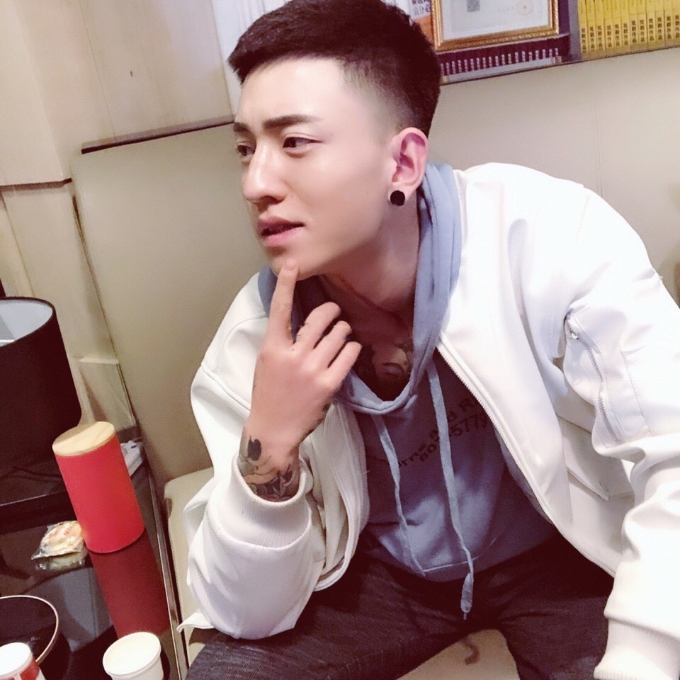 全民老公李耀阳公布恋情,老婆粉纷纷取关!