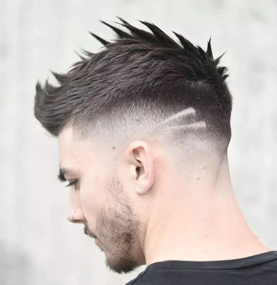 2018做啥发型好看?2018男生最潮发型图片,快来看