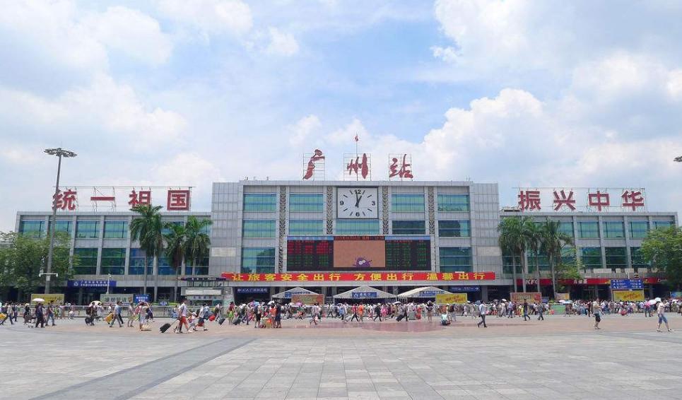 中国最霸气的火车站: 这8字标语太醒目, 国人看