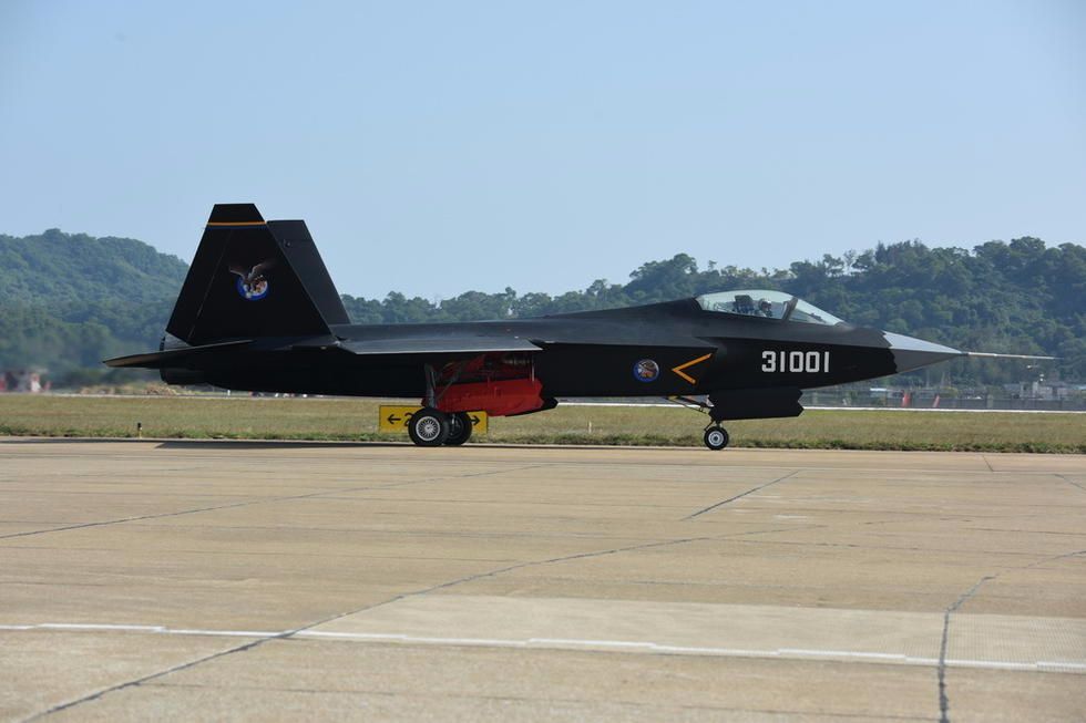 中国海军第一艘国产航母即将首航!它的舰载机