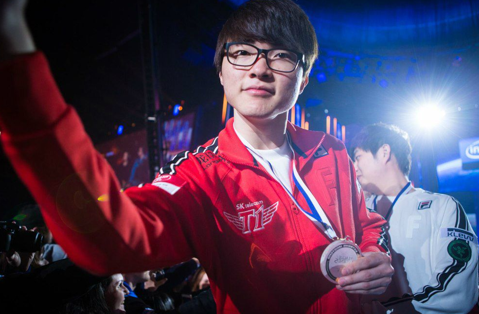 贾玲春晚Taker遭网友恶搞!陈一发儿笑傻,Faker无辜躺枪!