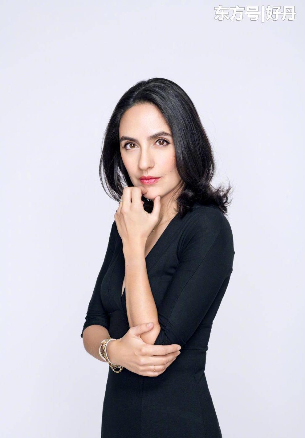 潘石屹分享九宫格美女摄影作品,刘烨太太第一