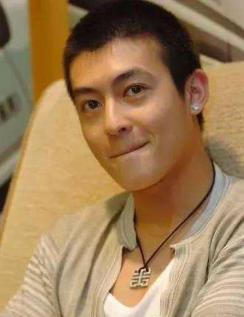 平头哥被剧毒蛇咬了睡一觉就行?...