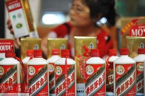 日本免税店热卖茅台,一看价格很多国人喜笑颜