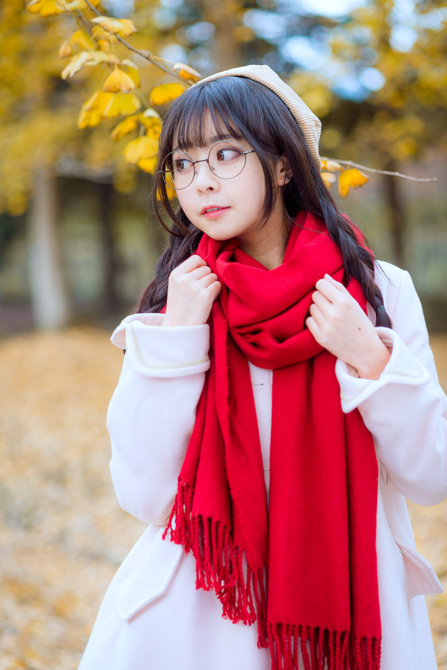 银杏林中的大眼睛萌妹小清新颜值高写真集@微相册@微博摄
