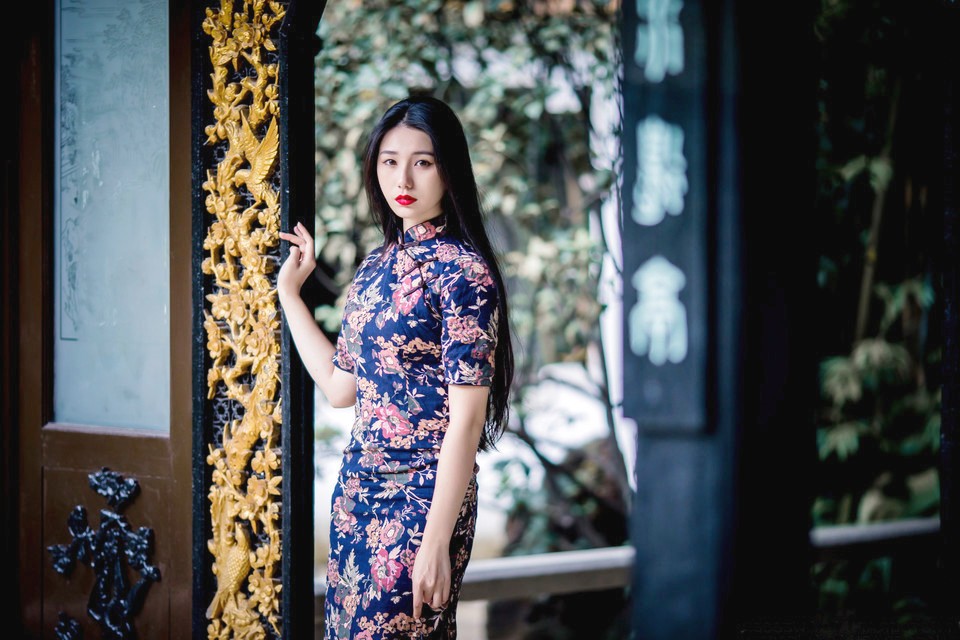 人像摄影(长发飘逸的古韵装女孩)