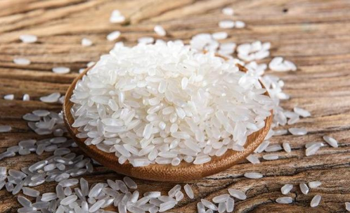 蒸米饭放多少水?饭店老板有妙招,掌握这一点!