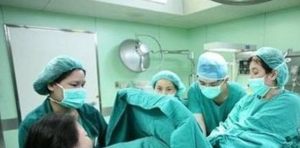 怀孕7个月查出畸形,痛心引产看到孩子后,整个