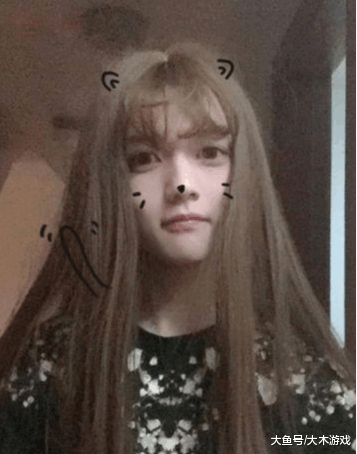 女主播情何以堪, 最美女装主播诞生。网友: 千万