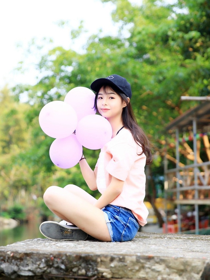 清纯惹人怜爱河边笑眼美女可爱娃娃脸清新娇嫩俏皮唯美写真