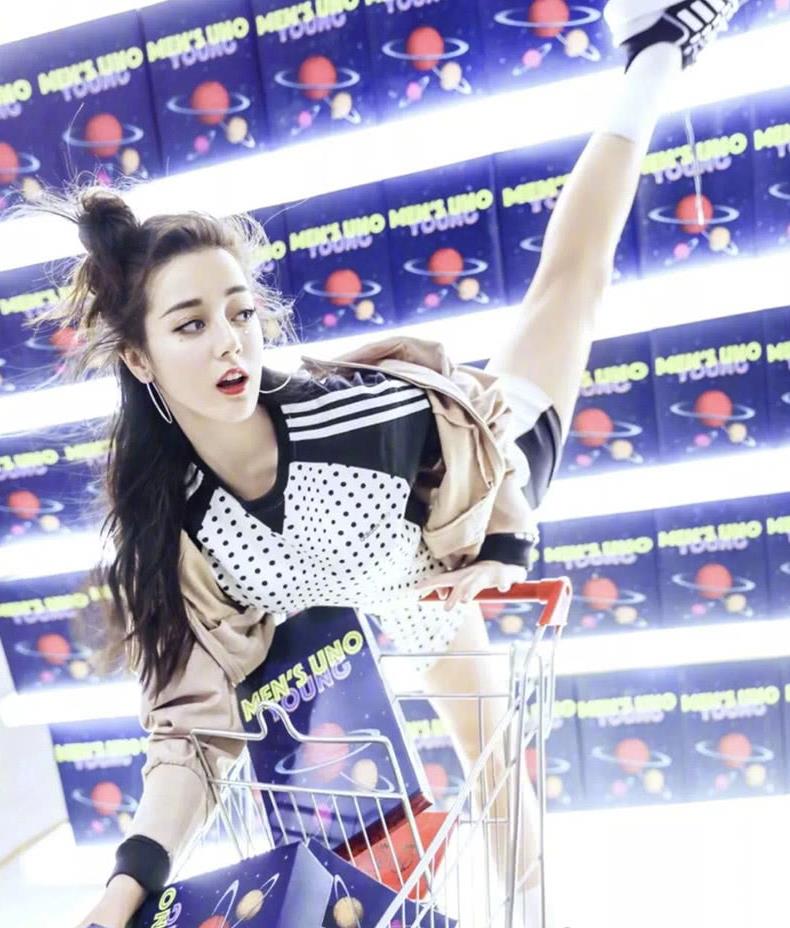 蔡徐坤居然撞衫徐峥,同为顶级流量,这个C位好