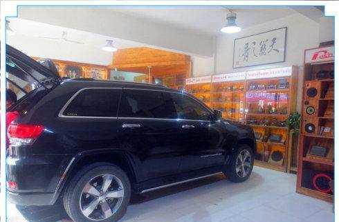 开启音乐之旅！JEEP大切诺基汽车音响升级萨迪SA-6S
