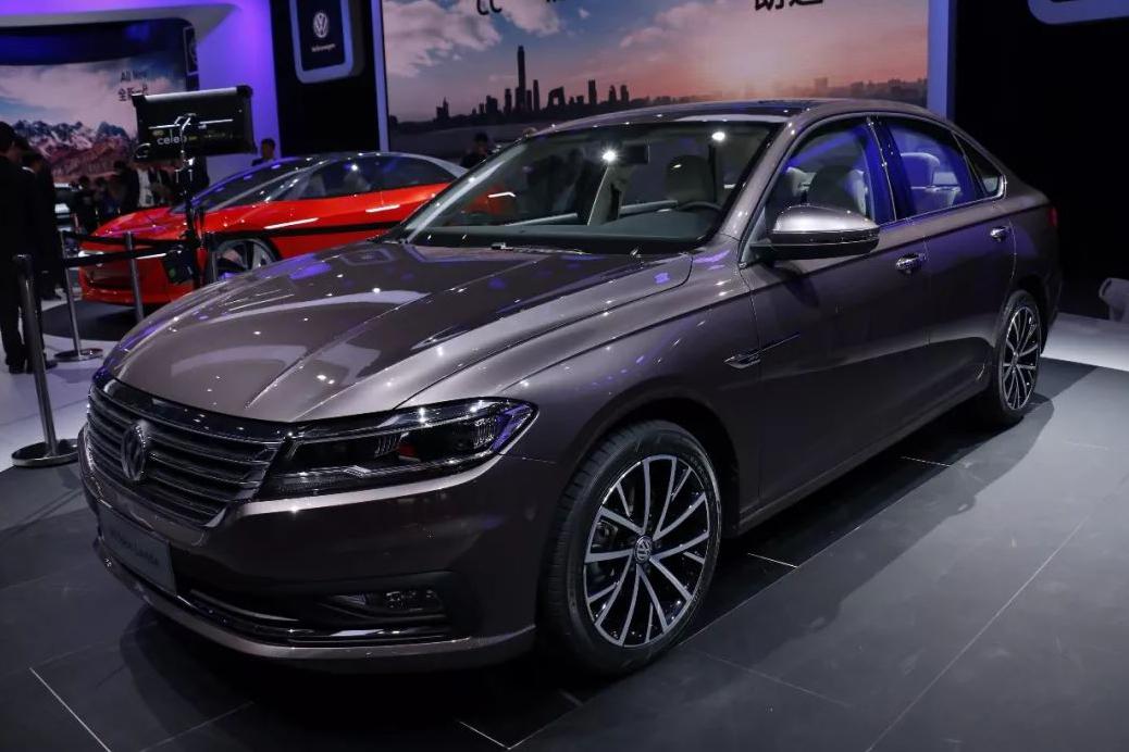 北京车展朗逸plus重磅亮相，两代车型同堂销售，科技配置更丰富