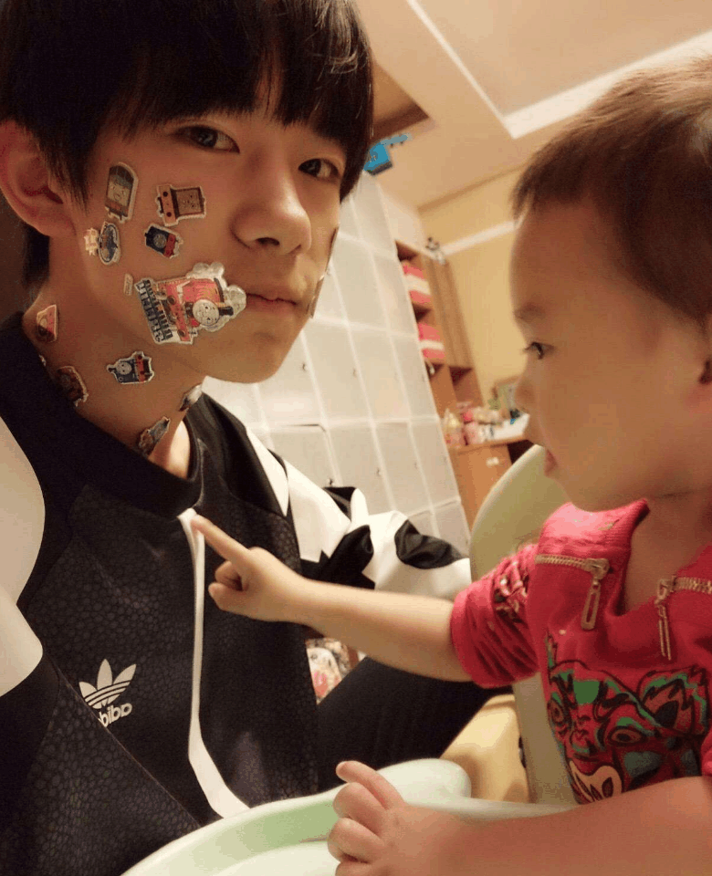 千玺和楠楠小时候照片