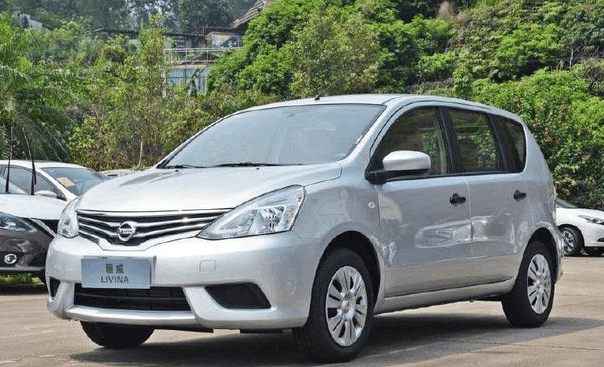 原价9万, 现全系降2.5万, 空间还比飞度大一节