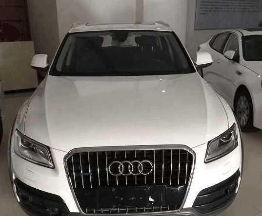 偶遇奥迪Q5退役车，外观内饰9成新，六折处理，有缘人开走