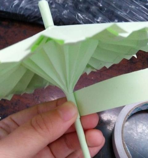 小彩纸怎么折雨伞 幼儿园最简单手工雨伞!