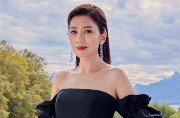 都说顺产好,为什么贾静雯生了仨都是剖腹产?原