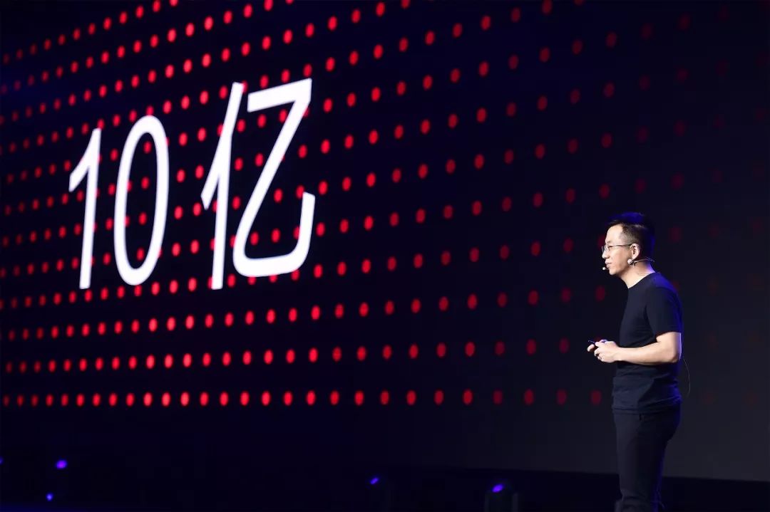 火山小视频满屏都是他,好有气质的女人,不知道