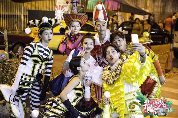 综艺开辟新战场!明星纷纷变身厨子,不会做饭都