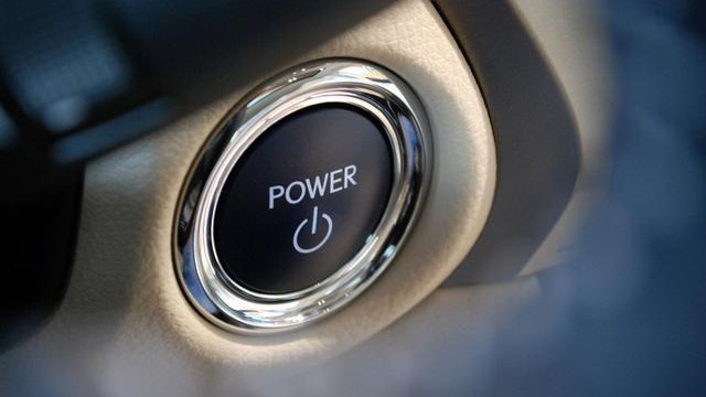 一键启动的车钥匙电量的征兆,彻底没电了怎么