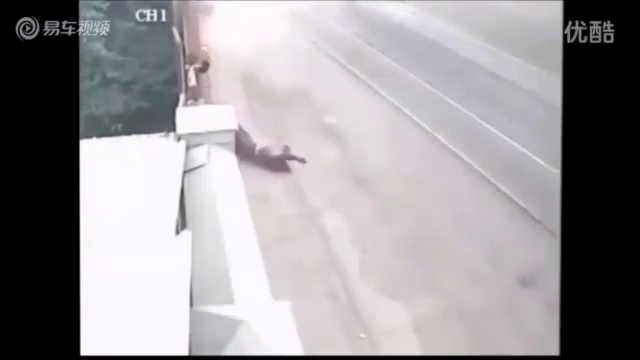 交通安全警示专栏—恐怖车祸事故,生命被夺走的瞬间