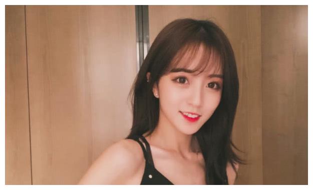 本以为莉哥已经是网红界最大照骗了，可看到她网友:还是轻敌了!