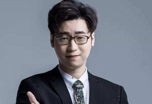 LOL解说王多多因“跪舔IG”惹怒观众: 希望王思聪再骂他一次!