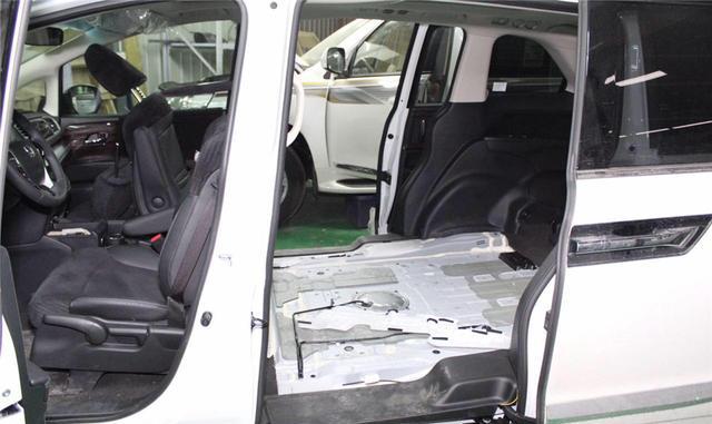 本田艾力绅内饰经典打造航空座椅、木地板展现它独有的气质