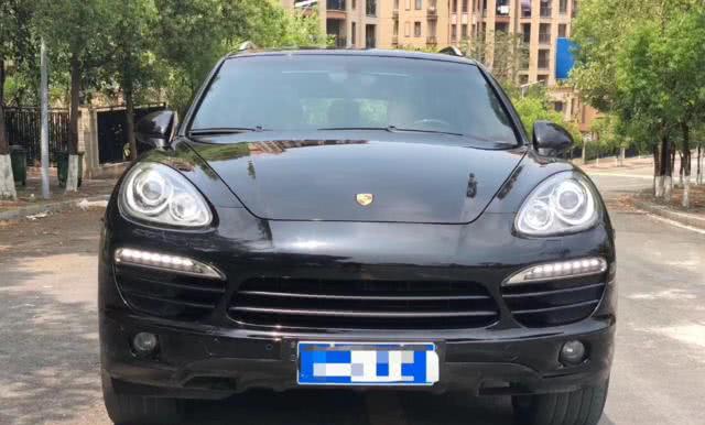 这辆保时捷卡宴售价25万，全景天窗，优点：很舒适很享受空间也大