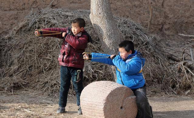看完这10幅图，想起农村80后的童年，农村没有进步吗